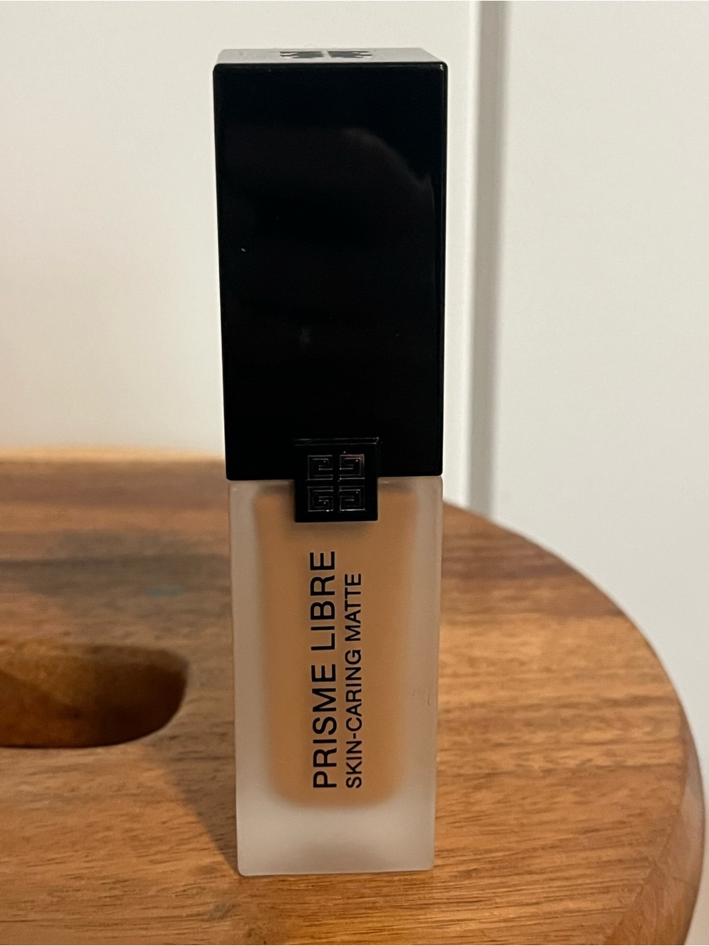 Givenchy Prisme Libre Skin-Caring Matte Foundation 5-W385